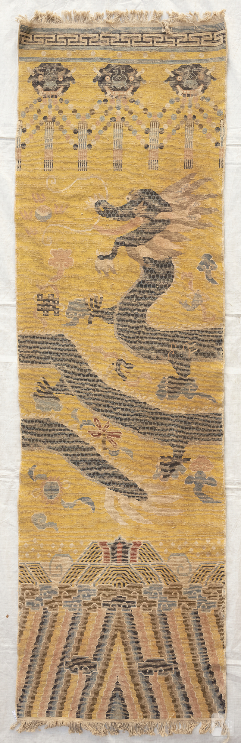 Column carpet, yellow ground, dragon and three demon heads - 图6